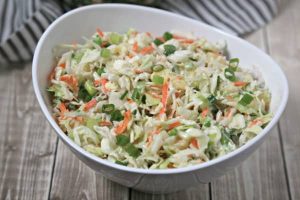 Joghurtos kelkáposzta saláta